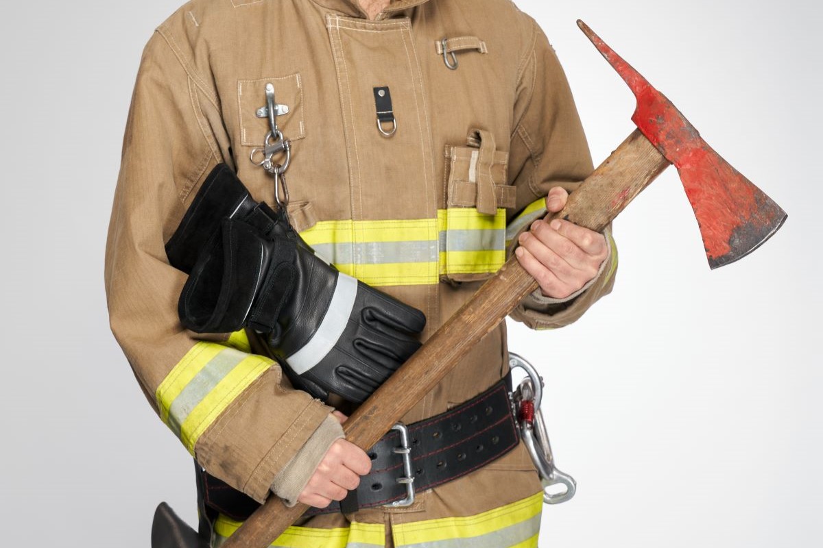 5 elementos esenciales que todo kit de bombero brigadista debe tener